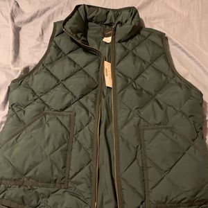 J crew vest excursion green XL